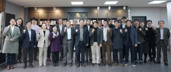 제1회 교수저작물 전시회 우수논문 선정 대표이미지